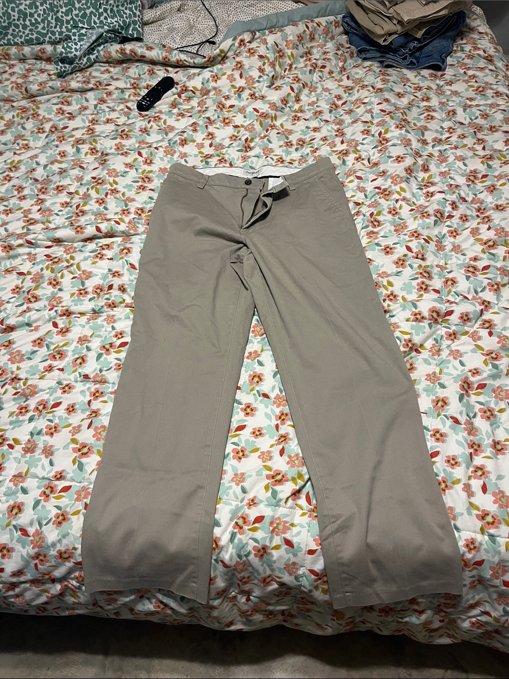 Dockers Men's Straight-Leg Chinos in Light Khaki
